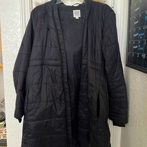 GAP maternity puffer coat with faux fur hood